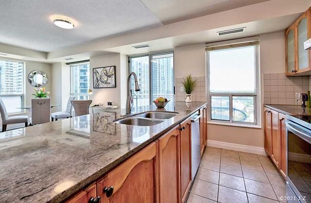 1515 - 188 Doris Ave, Condo with 2 bedrooms, 2 bathrooms and 1 parking in Toronto ON | Image 8
