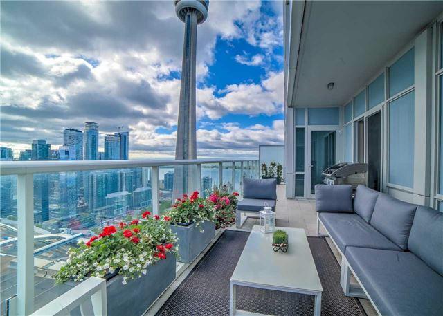 4404 - 300 Front St W, Condo with 2 bedrooms, 3 bathrooms and 2 parking in Toronto ON | Image 2