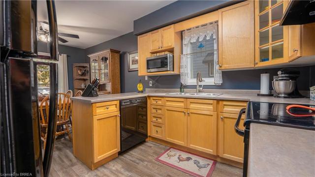 15 Bond Street, House detached with 3 bedrooms, 1 bathrooms and 6 parking in Brantford ON | Image 6