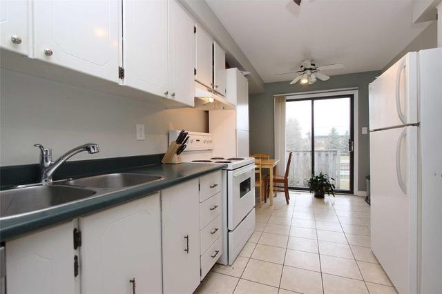 14 Parker Cres, Townhouse with 3 bedrooms, 2 bathrooms and 1 parking in Ajax ON | Image 4