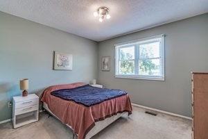 735 Down Cres, House detached with 3 bedrooms, 2 bathrooms and 3 parking in Oshawa ON | Image 9
