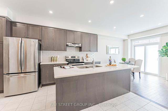 81 Boiton St, House attached with 4 bedrooms, 3 bathrooms and 3 parking in Richmond Hill ON | Image 2