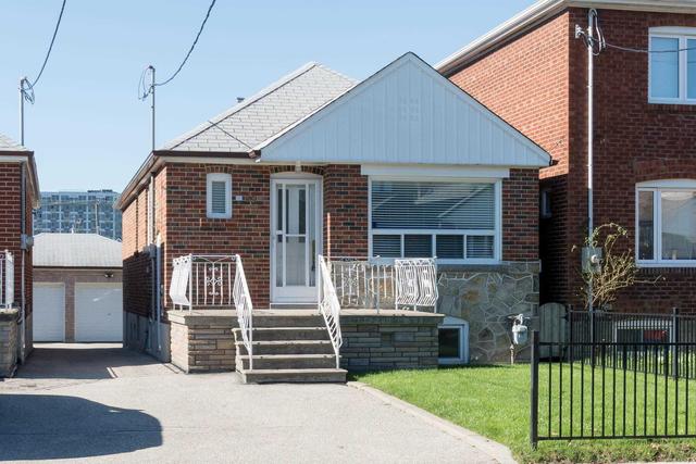 58 Kane Ave, House detached with 2 bedrooms, 2 bathrooms and 3 parking in Toronto ON | Image 1