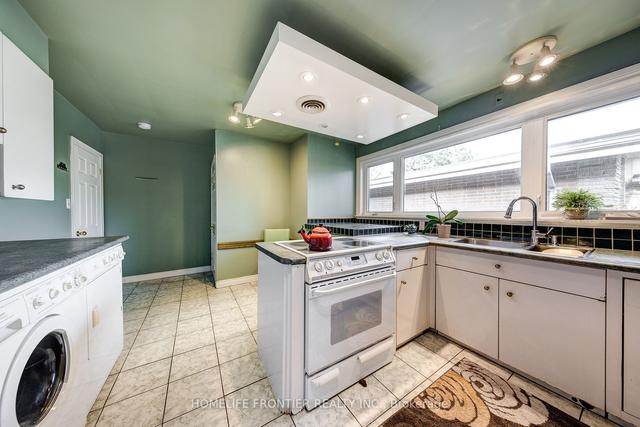 6 Blithfield Ave, House detached with 4 bedrooms, 3 bathrooms and 7 parking in Toronto ON | Image 24