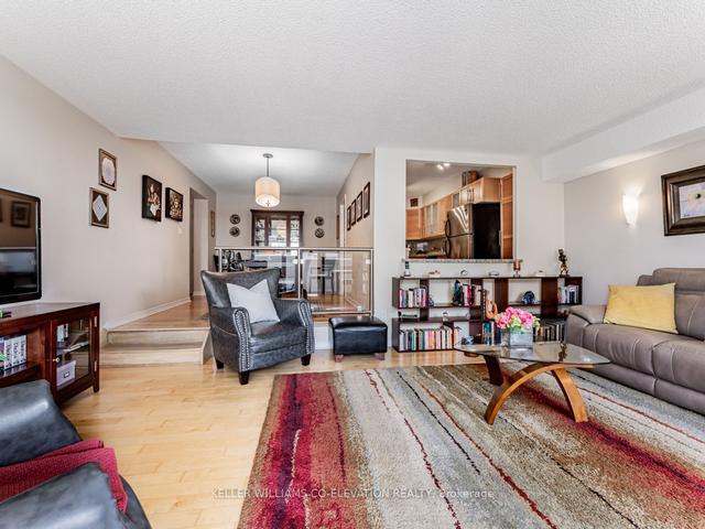 805 - 270 Scarlett Rd, Condo with 2 bedrooms, 2 bathrooms and 1 parking in Toronto ON | Image 4