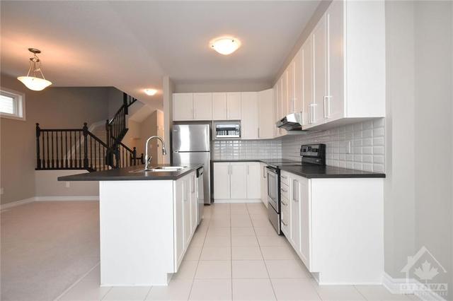 263 Hepatica Way, Townhouse with 3 bedrooms, 3 bathrooms and 3 parking in Ottawa ON | Image 9