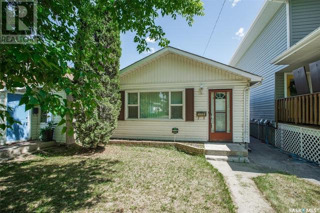 1212 6th Avenue N, House detached with 2 bedrooms, 1 bathrooms and null parking in Saskatoon SK | Card Image