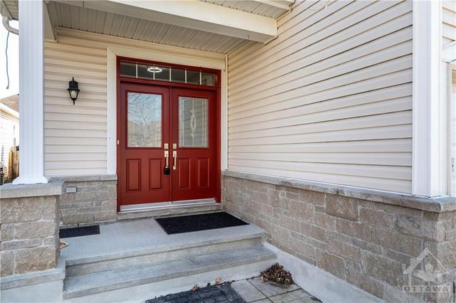 210 Muskan Street, House detached with 3 bedrooms, 4 bathrooms and 4 parking in Ottawa ON | Image 2