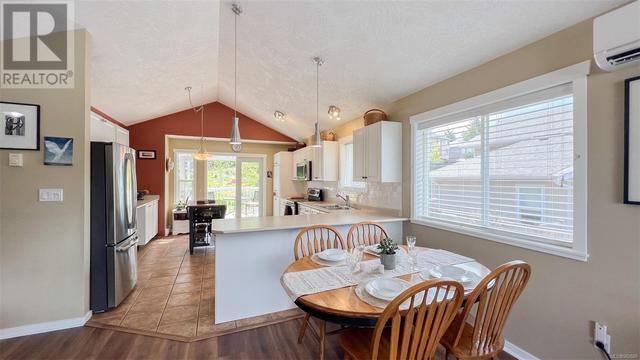 6231 Selkirk Terr, House detached with 5 bedrooms, 3 bathrooms and 4 parking in North Cowichan BC | Image 7