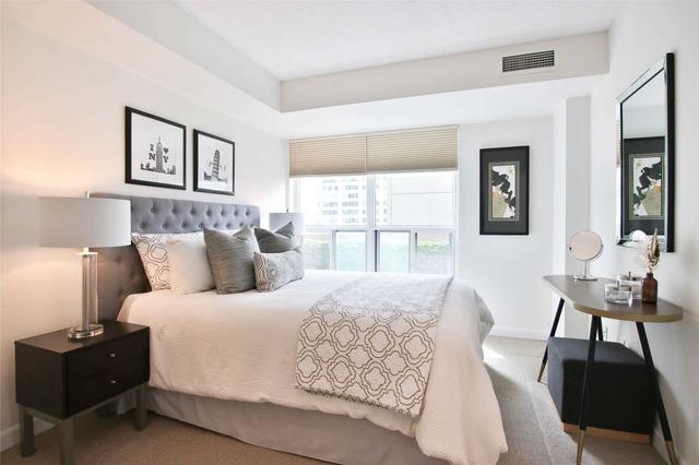 1802 - 8 Park Rd, Condo with 2 bedrooms, 2 bathrooms and 1 parking in Toronto ON | Image 11
