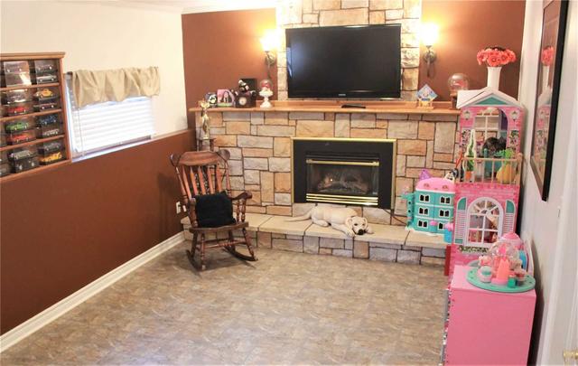 24 Mcconkey Pl, House detached with 3 bedrooms, 2 bathrooms and 4 parking in Barrie ON | Image 8