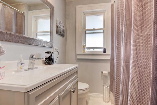 991 Carlaw Ave, House semidetached with 3 bedrooms, 2 bathrooms and 3 parking in Toronto ON | Image 29