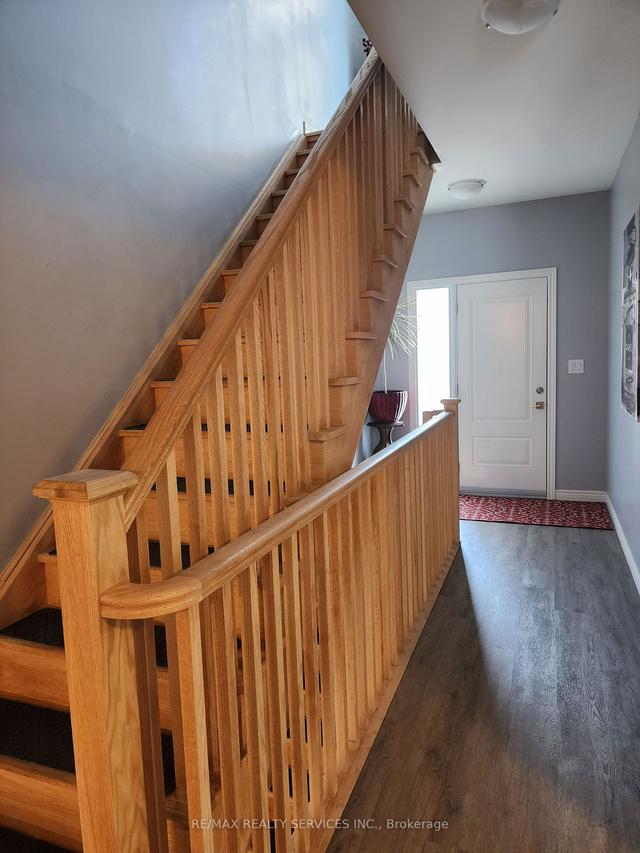 153 Summersides Blvd, Townhouse with 3 bedrooms, 3 bathrooms and 2 parking in Pelham ON | Image 3