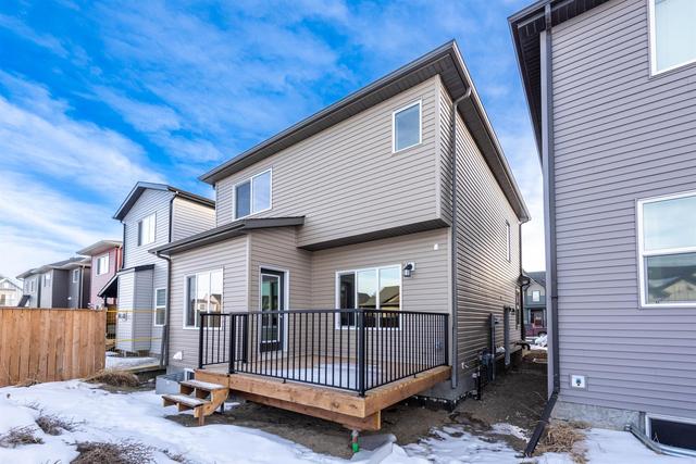 92 Walgrove Rise Se, House detached with 3 bedrooms, 3 bathrooms and 4 parking in Calgary AB | Image 2