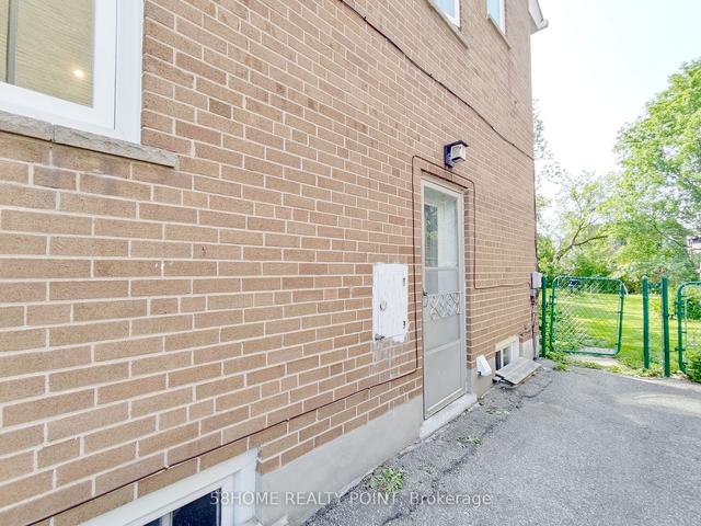 145 Yorkview Dr, House detached with 4 bedrooms, 2 bathrooms and 3 parking in Toronto ON | Image 34