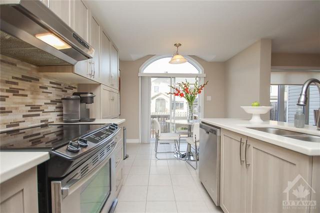 131 Lerta Way, Townhouse with 3 bedrooms, 3 bathrooms and 3 parking in Ottawa ON | Image 12