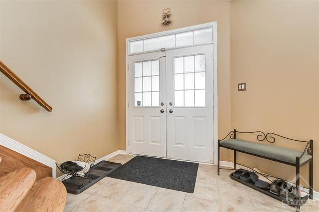 49 Pondhollow Way, House detached with 5 bedrooms, 4 bathrooms and 6 parking in Ottawa ON | Image 3