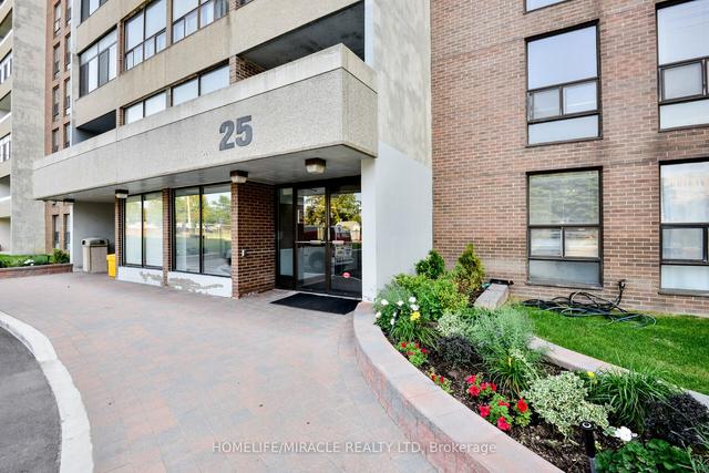 410 - 25 Kensington Rd, Condo with 2 bedrooms, 1 bathrooms and 1 parking in Brampton ON | Image 12