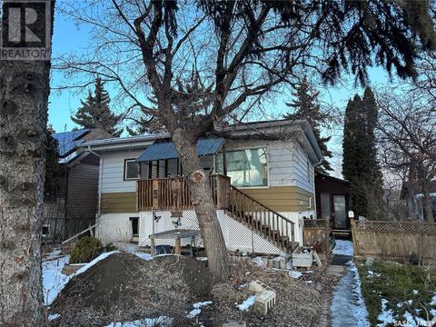 1069 Broder Street, House detached with 3 bedrooms, 2 bathrooms and null parking in Regina SK | Card Image