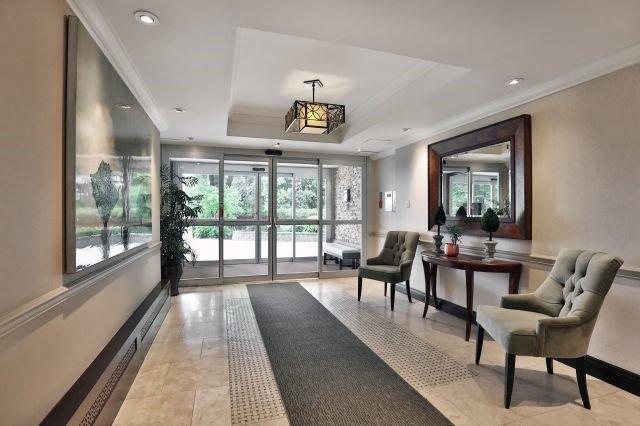 404 - 212 Kerr St, Condo with 2 bedrooms, 1 bathrooms and 1 parking in Oakville ON | Image 4