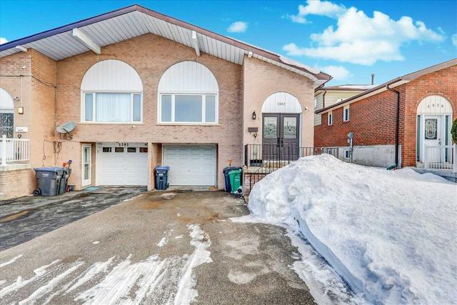 2583 Trident Ave, House semidetached with 3 bedrooms, 1 bathrooms and 2 parking in Mississauga ON | Image 1