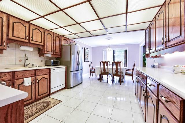 41 Yongehurst Rd, House detached with 4 bedrooms, 4 bathrooms and 8 parking in Richmond Hill ON | Image 3