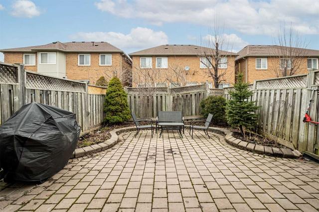 25 Kenwood Dr, Townhouse with 3 bedrooms, 3 bathrooms and 2 parking in Brampton ON | Image 24