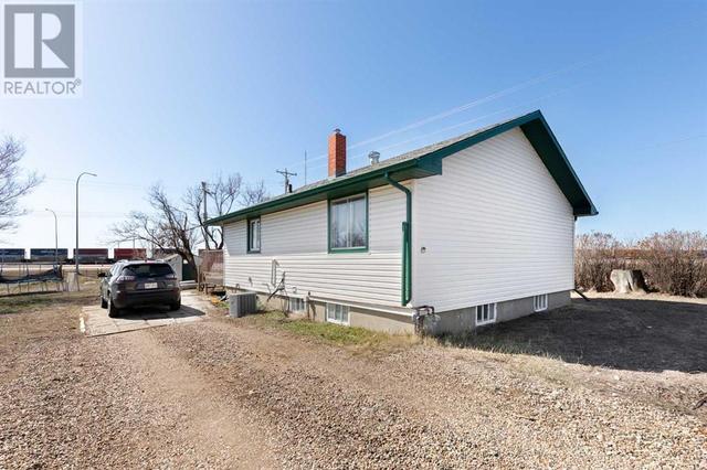206 1 Street, House detached with 2 bedrooms, 1 bathrooms and 2 parking in Cypress County AB | Image 19