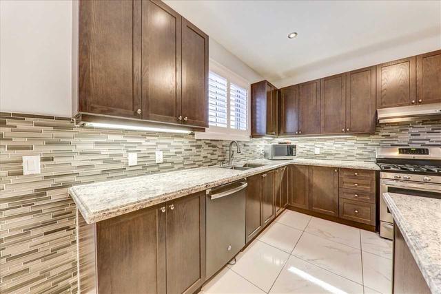 129 Sharavogue Ave, House detached with 4 bedrooms, 6 bathrooms and 6 parking in Oshawa ON | Image 3
