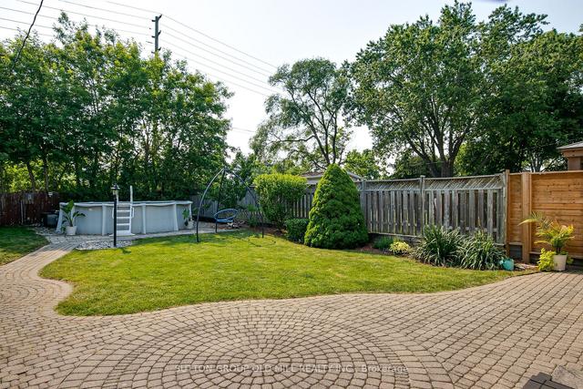 61 Oxenden Cres, House detached with 3 bedrooms, 3 bathrooms and 3 parking in Toronto ON | Image 27