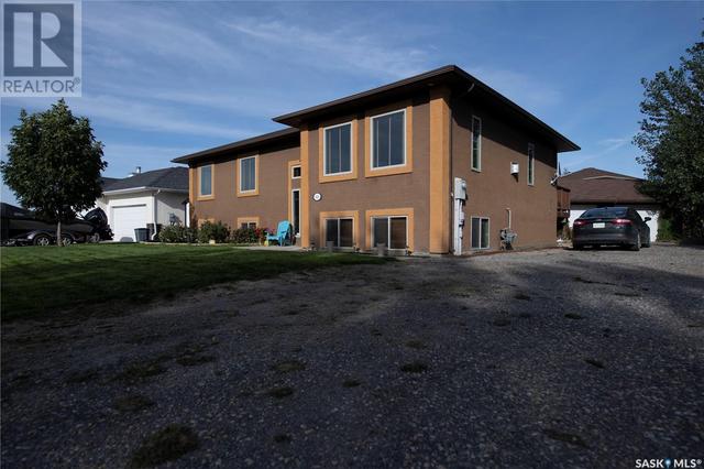 615 James Street S, House detached with 3 bedrooms, 3 bathrooms and null parking in Lumsden SK | Image 4