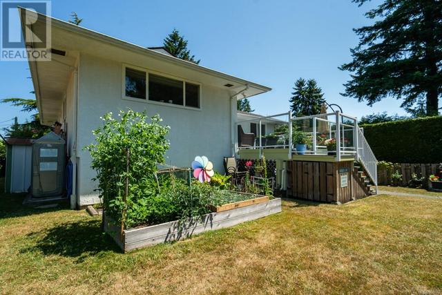 1875 Grandview Dr, House detached with 4 bedrooms, 3 bathrooms and 4 parking in Saanich BC | Image 35
