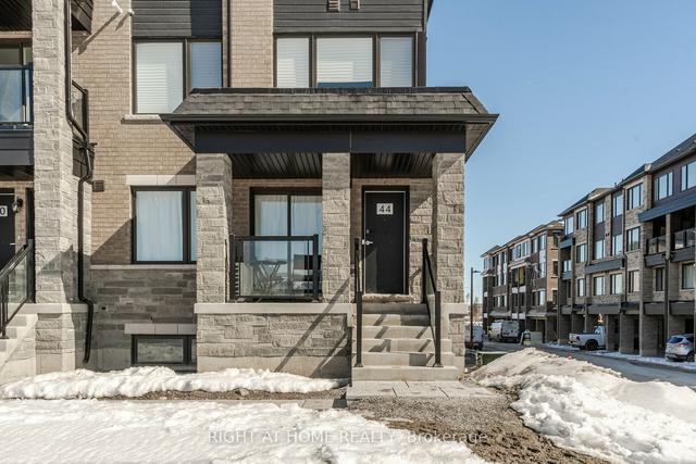 44 Magnolia Lane, Townhouse with 3 bedrooms, 2 bathrooms and 2 parking in Barrie ON | Image 1