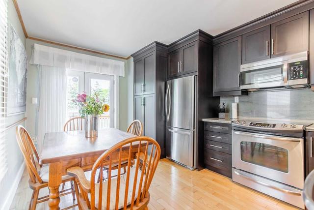 562 Clark Ave, House detached with 2 bedrooms, 1 bathrooms and 3 parking in Burlington ON | Image 3
