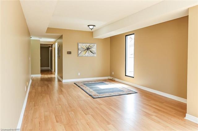 201 - 4872 Valley Way, House attached with 2 bedrooms, 1 bathrooms and 1 parking in Niagara Falls ON | Image 3