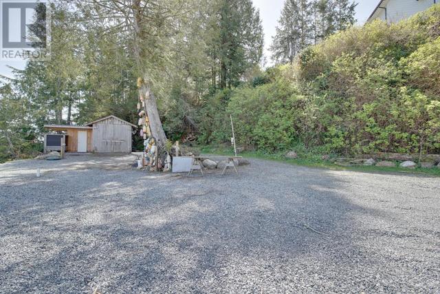 740 Campbell St, House detached with 4 bedrooms, 2 bathrooms and 6 parking in Tofino BC | Image 4