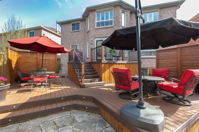 1168 Lansdown Dr, House detached with 4 bedrooms, 3 bathrooms and 4 parking in Oakville ON | Image 2