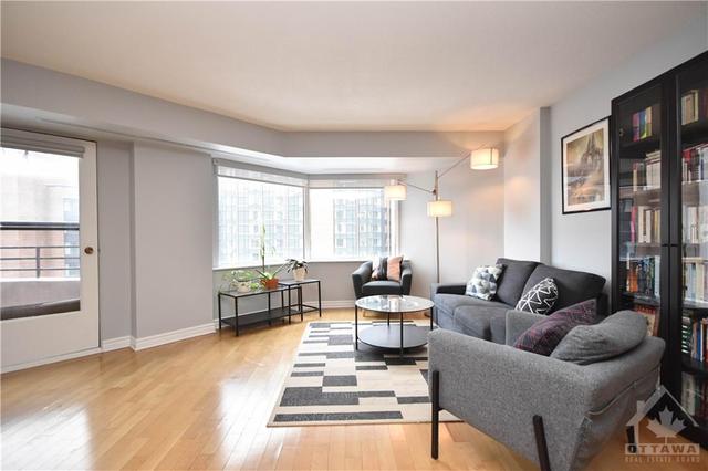 809 - 151 Bay Street, Condo with 3 bedrooms, 2 bathrooms and 1 parking in Ottawa ON | Image 4