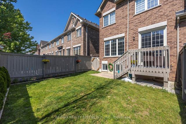 28 Isherwood Cres, House attached with 3 bedrooms, 3 bathrooms and 3 parking in Vaughan ON | Image 32