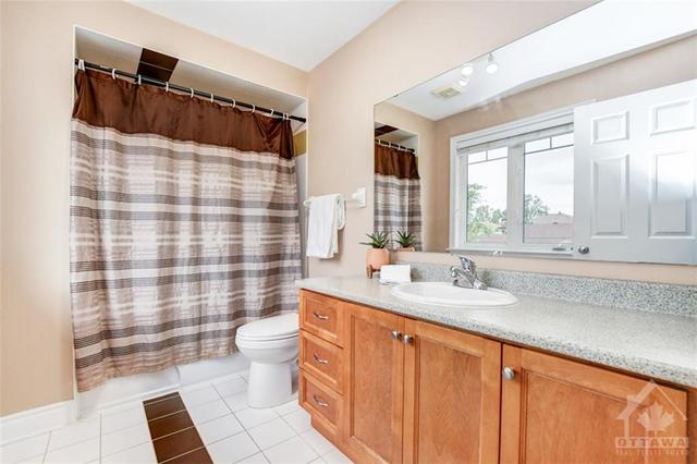 1500 Queensdale Avenue, House detached with 3 bedrooms, 4 bathrooms and 4 parking in Ottawa ON | Image 16