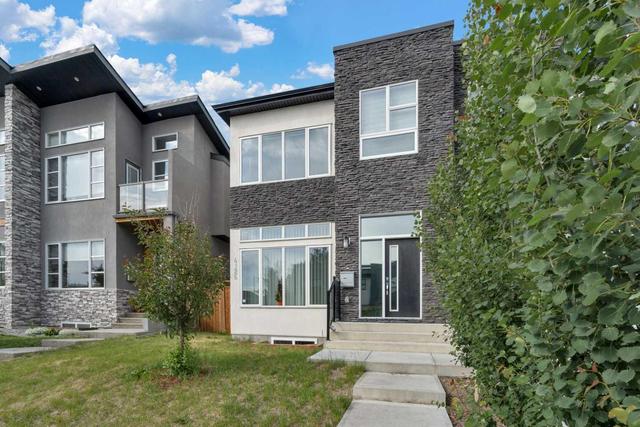 4126 7 Avenue Sw, Home with 4 bedrooms, 3 bathrooms and 2 parking in Calgary AB | Image 3