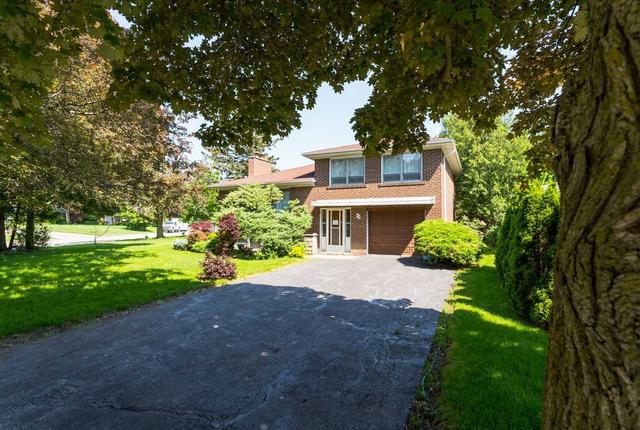 138 Citation Dr, House detached with 3 bedrooms, 2 bathrooms and 3 parking in Toronto ON | Image 6