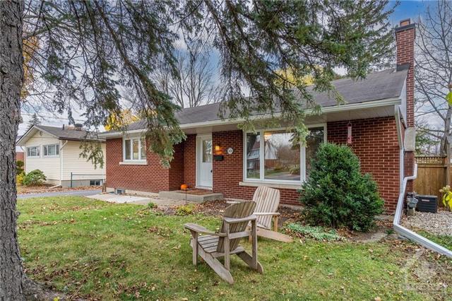 1624 Fisher Avenue, House detached with 3 bedrooms, 2 bathrooms and 4 parking in Ottawa ON | Image 2