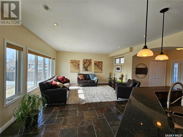 10304 Bunce Crescent, House detached with 4 bedrooms, 4 bathrooms and null parking in North Battleford CY SK | Image 7