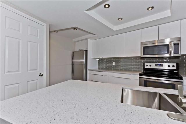 1506 - 1360 Rathburn Rd E, Condo with 2 bedrooms, 2 bathrooms and 1 parking in Mississauga ON | Image 3