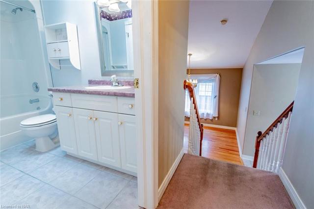 8145 Woodsview Crescent, House detached with 3 bedrooms, 2 bathrooms and 4 parking in Niagara Falls ON | Image 11