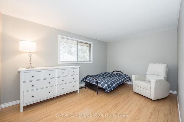 18 Carnaby Cres, House detached with 3 bedrooms, 1 bathrooms and 5 parking in Guelph ON | Image 15