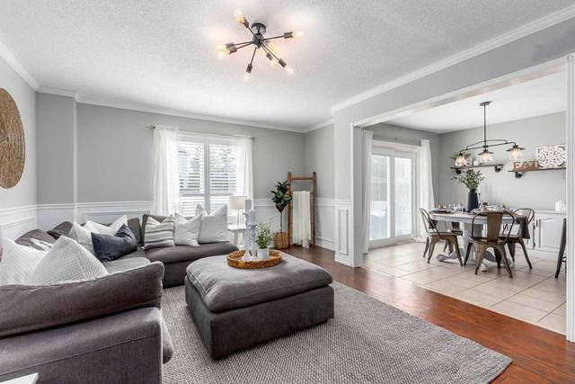 1253 Magnolia Ave, House detached with 3 bedrooms, 2 bathrooms and 3 parking in Oshawa ON | Image 2