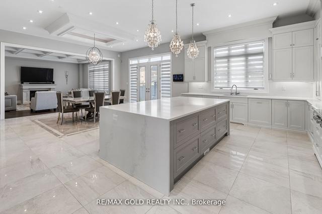1 Mary Natasha Crt, House detached with 5 bedrooms, 6 bathrooms and 9 parking in Vaughan ON | Image 6