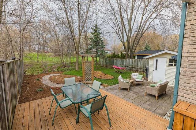 2411 Malcolm Cres, House attached with 3 bedrooms, 3 bathrooms and 3 parking in Burlington ON | Image 15